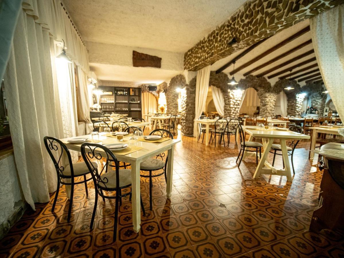 Albergo Ristorante Locanda Rosella Giba ภายนอก รูปภาพ