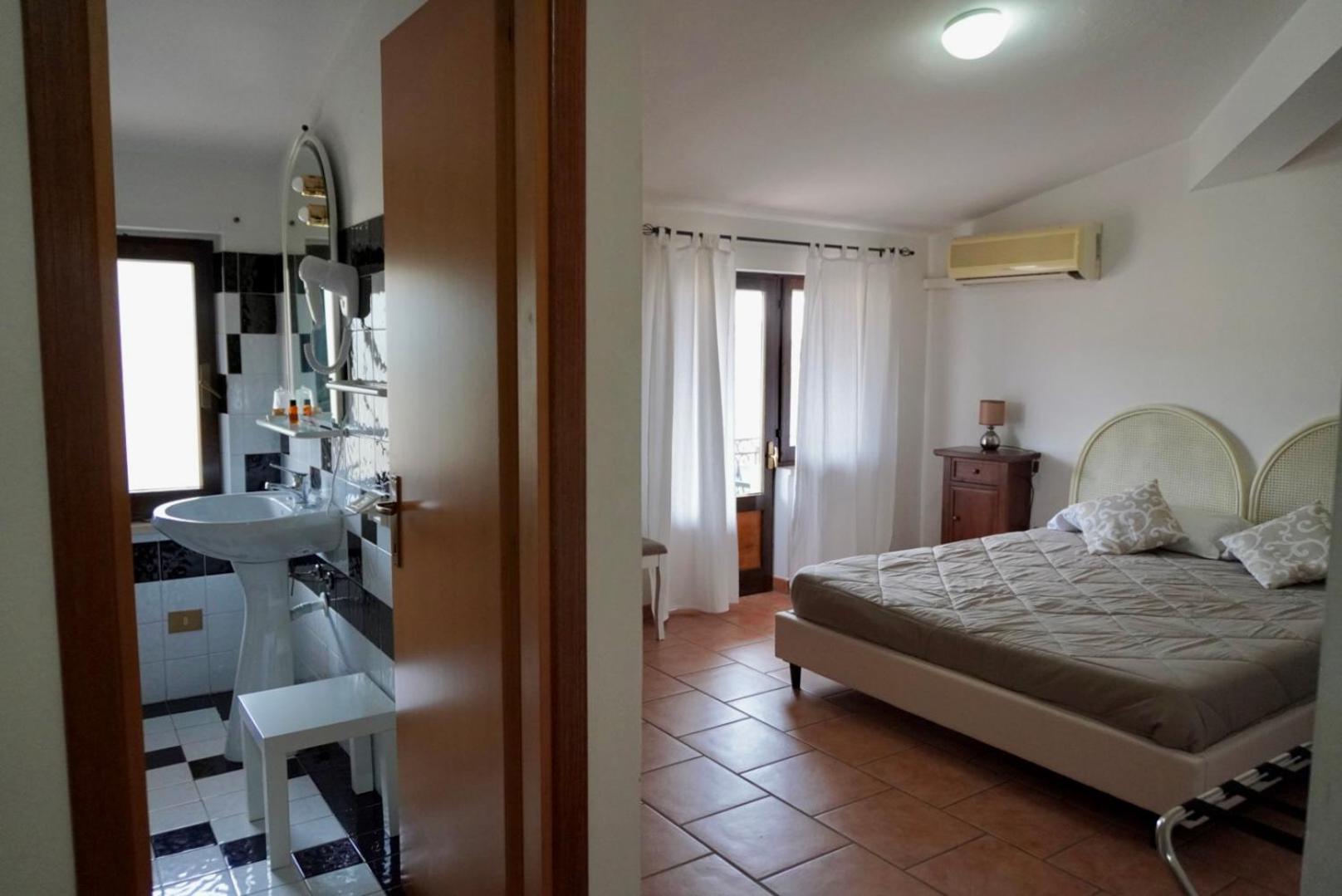 Albergo Ristorante Locanda Rosella Giba ภายนอก รูปภาพ