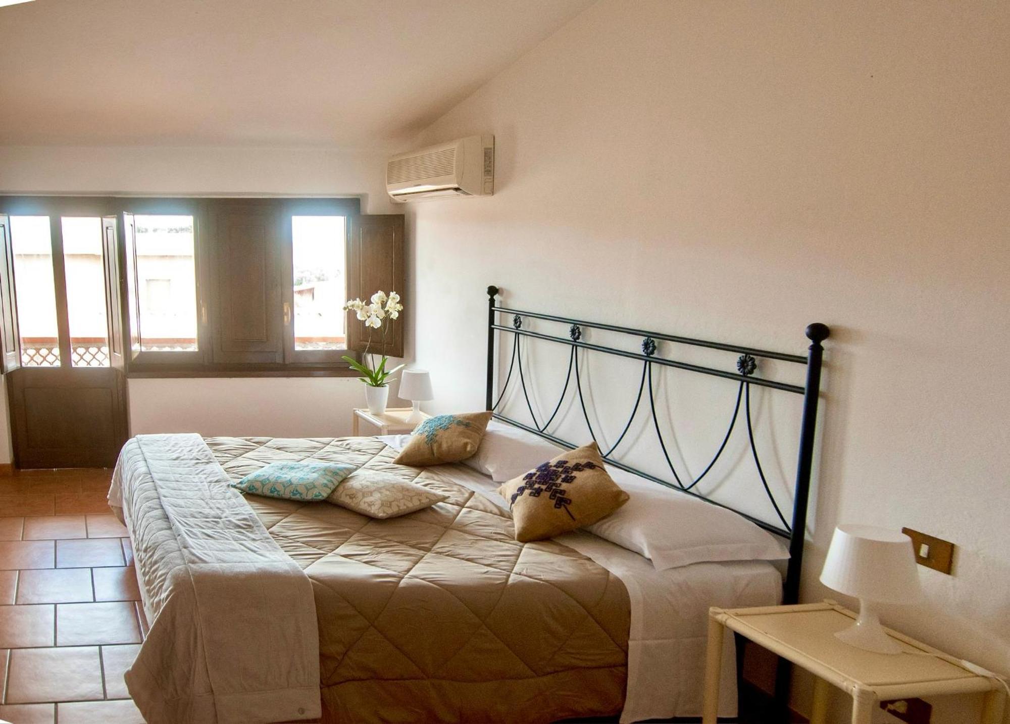 Albergo Ristorante Locanda Rosella Giba ภายนอก รูปภาพ